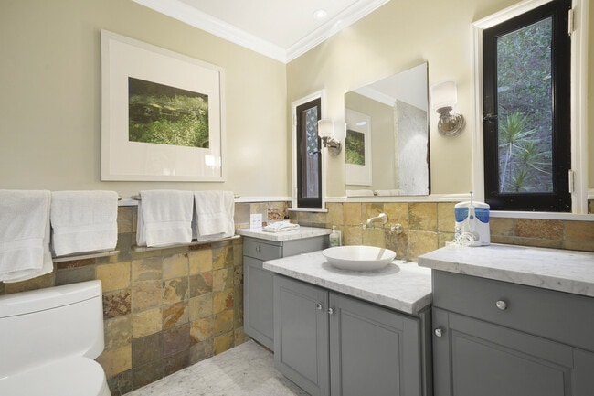 Primary Bathroom - 1522 Forest Knoll Dr