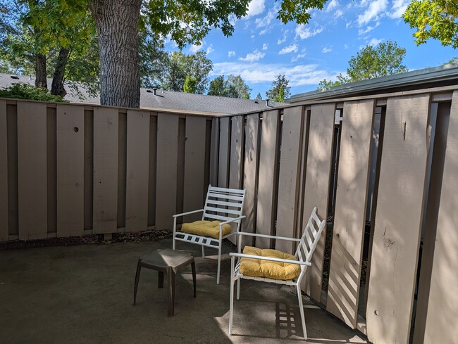 Private patio with chairs - 1808 Indian Meadows Ln