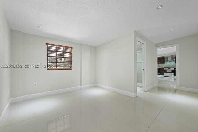 Building Photo - 292 E 55th St