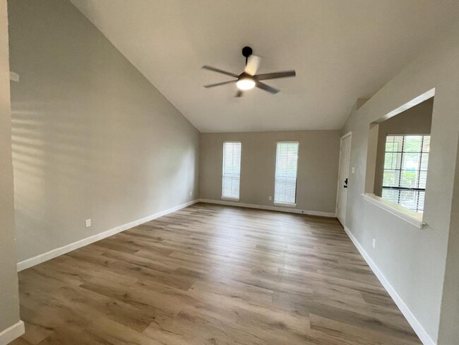 Building Photo - 403 Justice Dr