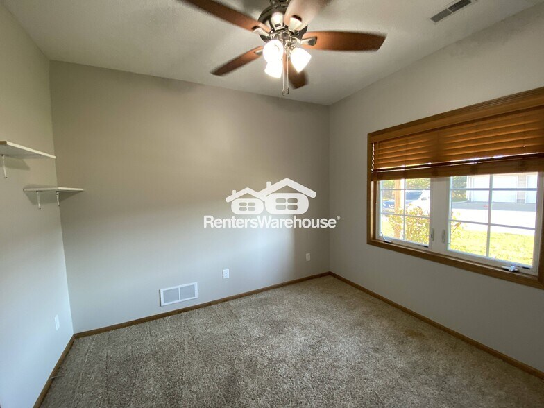 Building Photo - 2000 Meadow Ct