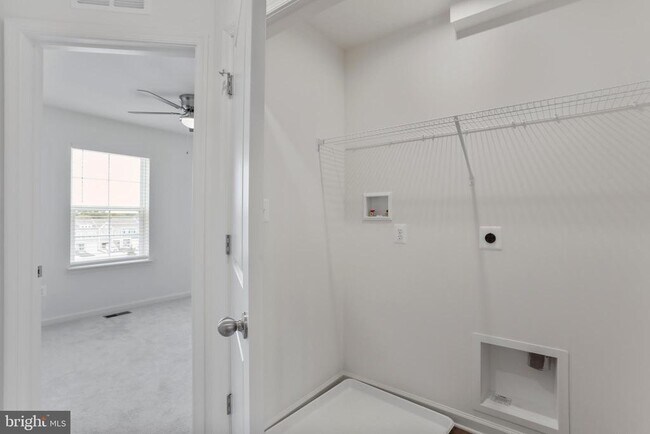 Building Photo - 233 Clifton Mnr