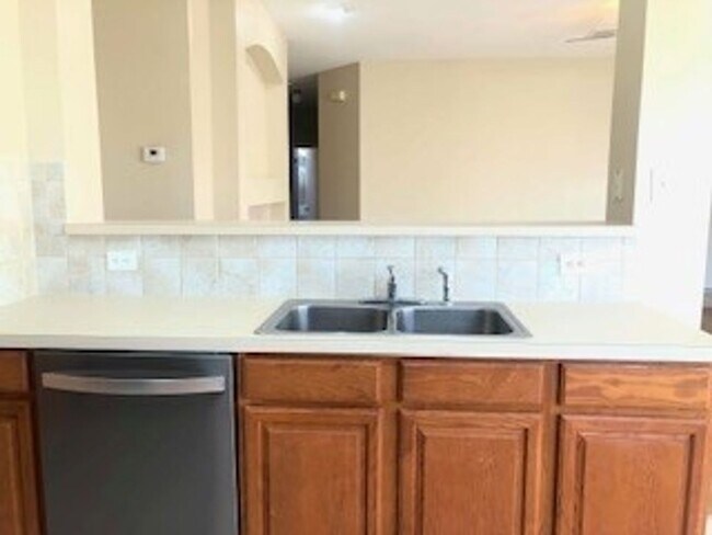 Building Photo - Charming 3-Bedroom Home with Open Floor Plan & Great Community Amenities!