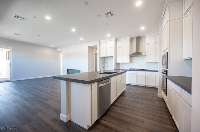 Building Photo - 117 Royal Cascade Ave