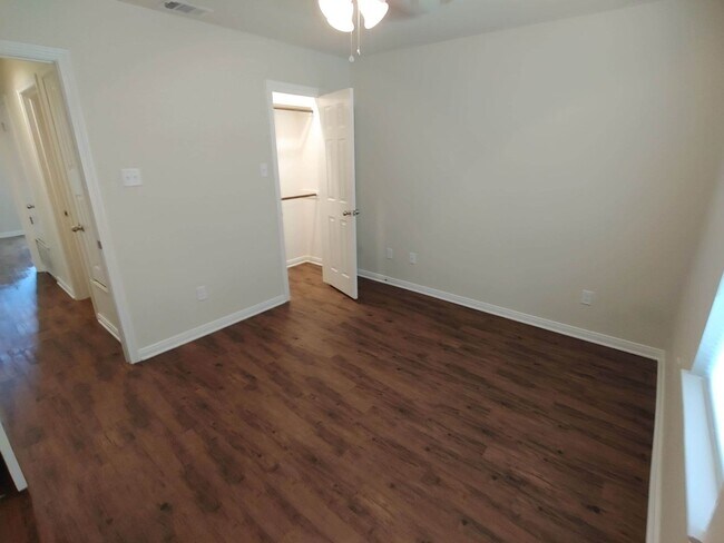 Building Photo - 228 Karem Cir