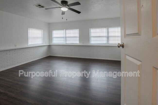 Building Photo - 616 E Bouse Dr