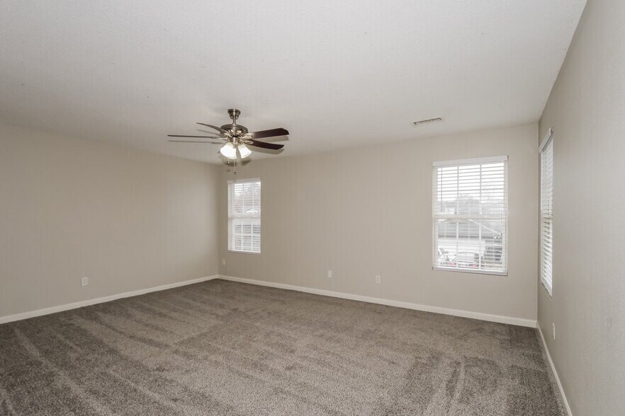 Building Photo - 9999 Chariden Dr