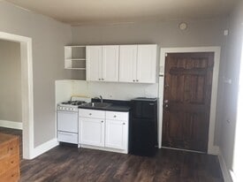 Building Photo - 16 E Main St