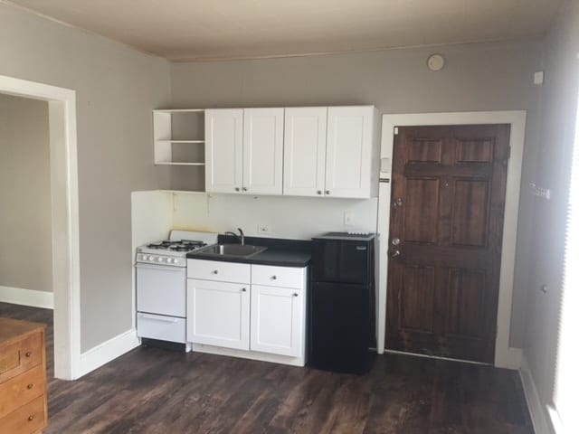 Building Photo - 16 E Main St