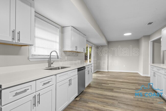 Building Photo - 2121 Alice Dr