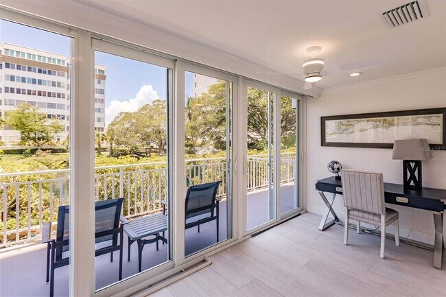 Building Photo - 1125 W Peppertree Dr