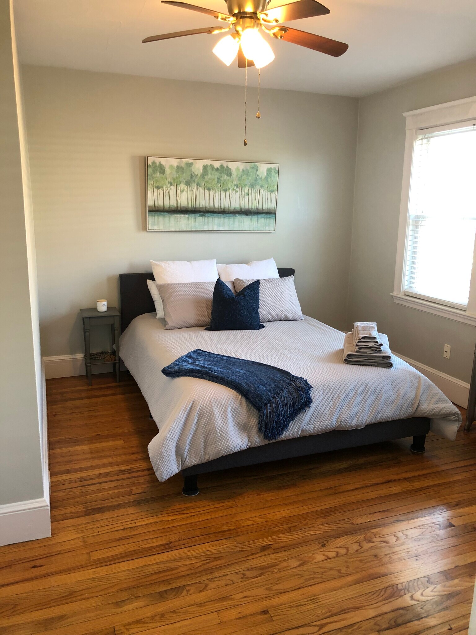 Mirror image bedrooms - 40 Standish St