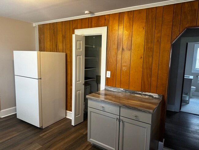 Building Photo - 618 Elizabeth Ave