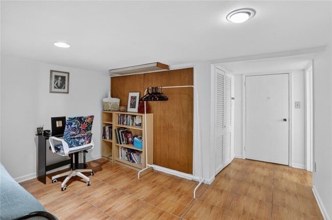 Building Photo - 843 Artwood Rd NE