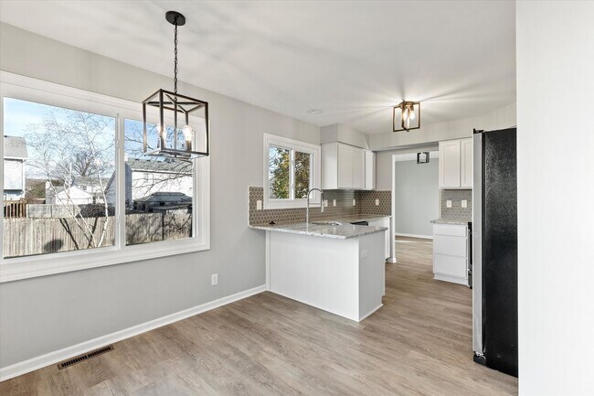 Building Photo - Updated Kenosha 3 Bedroom 2.5 Bath