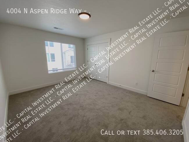 Building Photo - 4004 N Aspen Rdg Wy