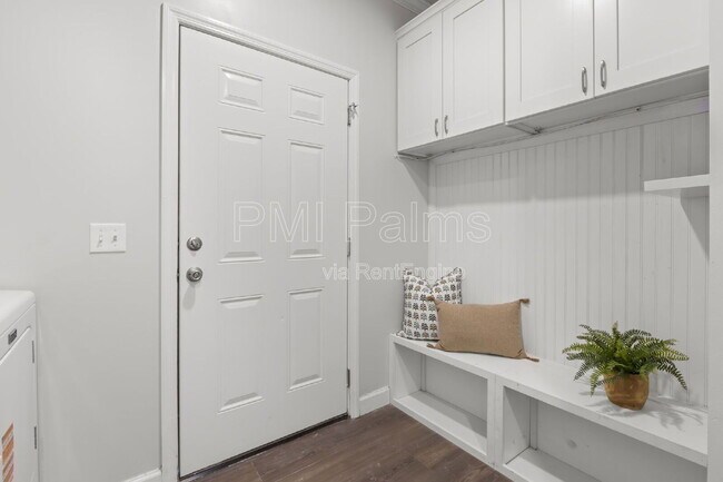 Building Photo - 1521 Preston St S