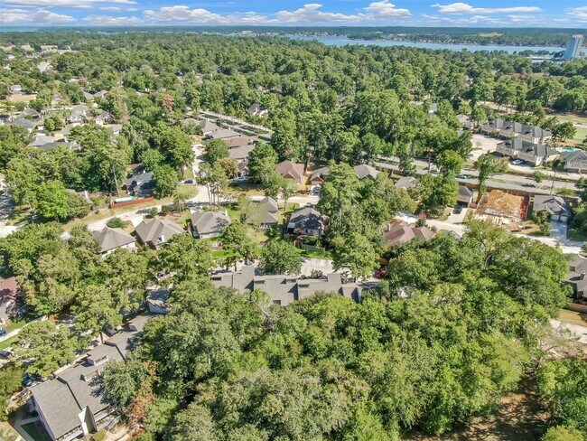 Building Photo - 3900 Aspen Dr