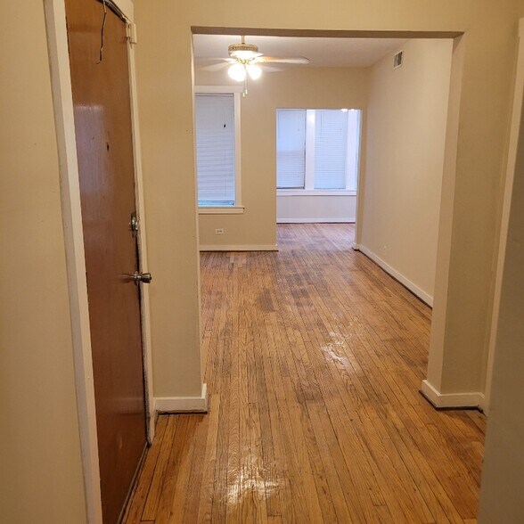 Building Photo - 6723 S Clyde Ave