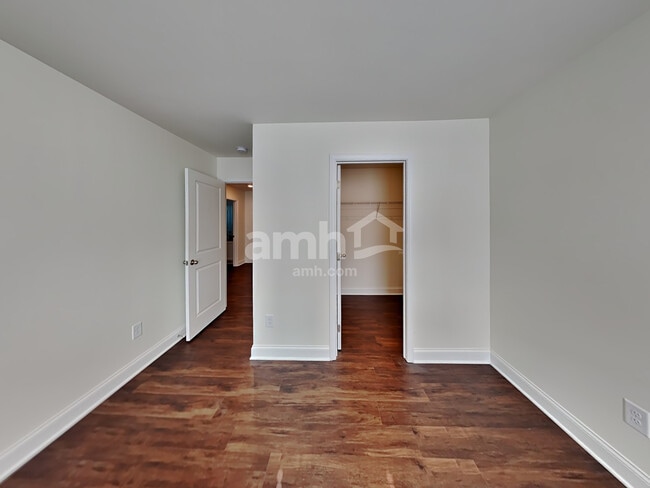 Building Photo - 788 Carnaby Ln