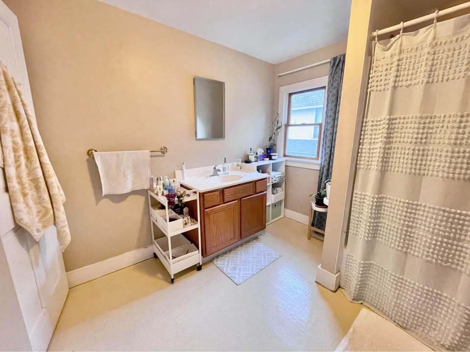 Building Photo - 403 Hector St