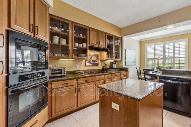Building Photo - 425 N Ocean Grande Dr