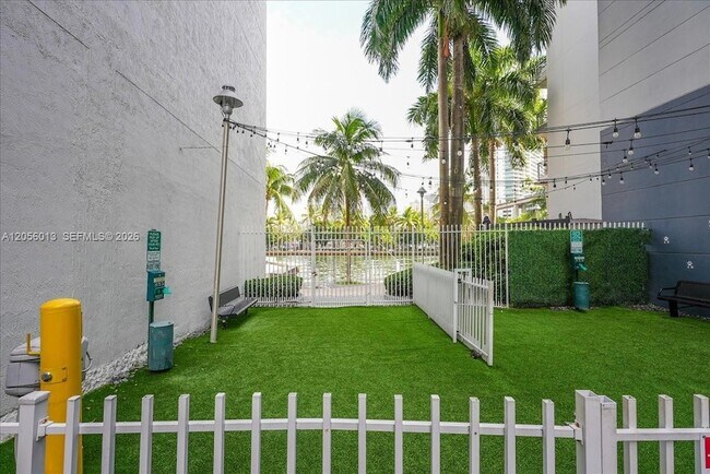 Building Photo - 690 SW 1st Ct