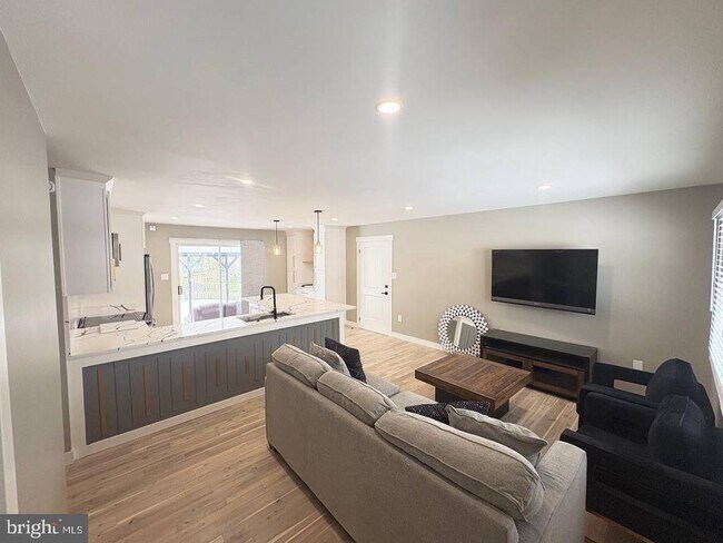 Building Photo - 13223 Hawthorn Ln