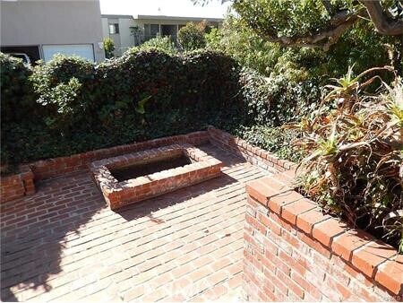 Building Photo - 2626 Solana Way