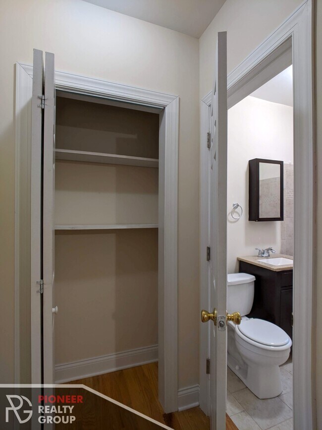 Building Photo - 2842 N Orchard St