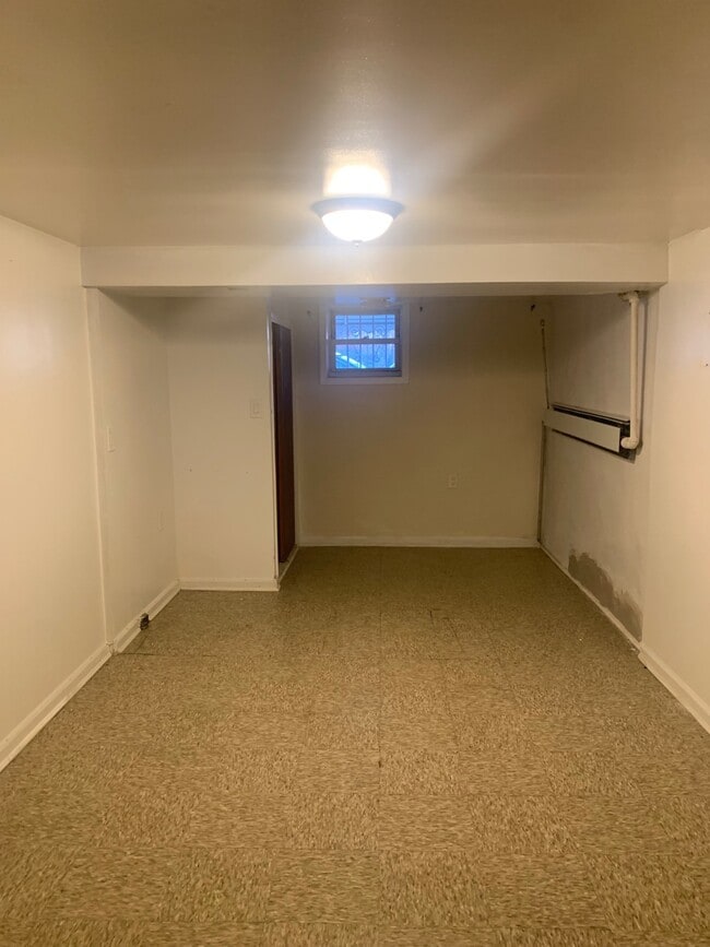 Building Photo - 35 E 53rd St