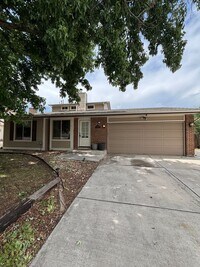 Building Photo - Single Family Updated 3 Bed 2 Bath - MileS...