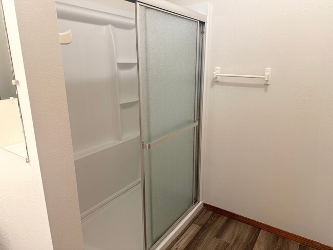 Building Photo - 3 Bedroom 2 Bath McMinnville OR
