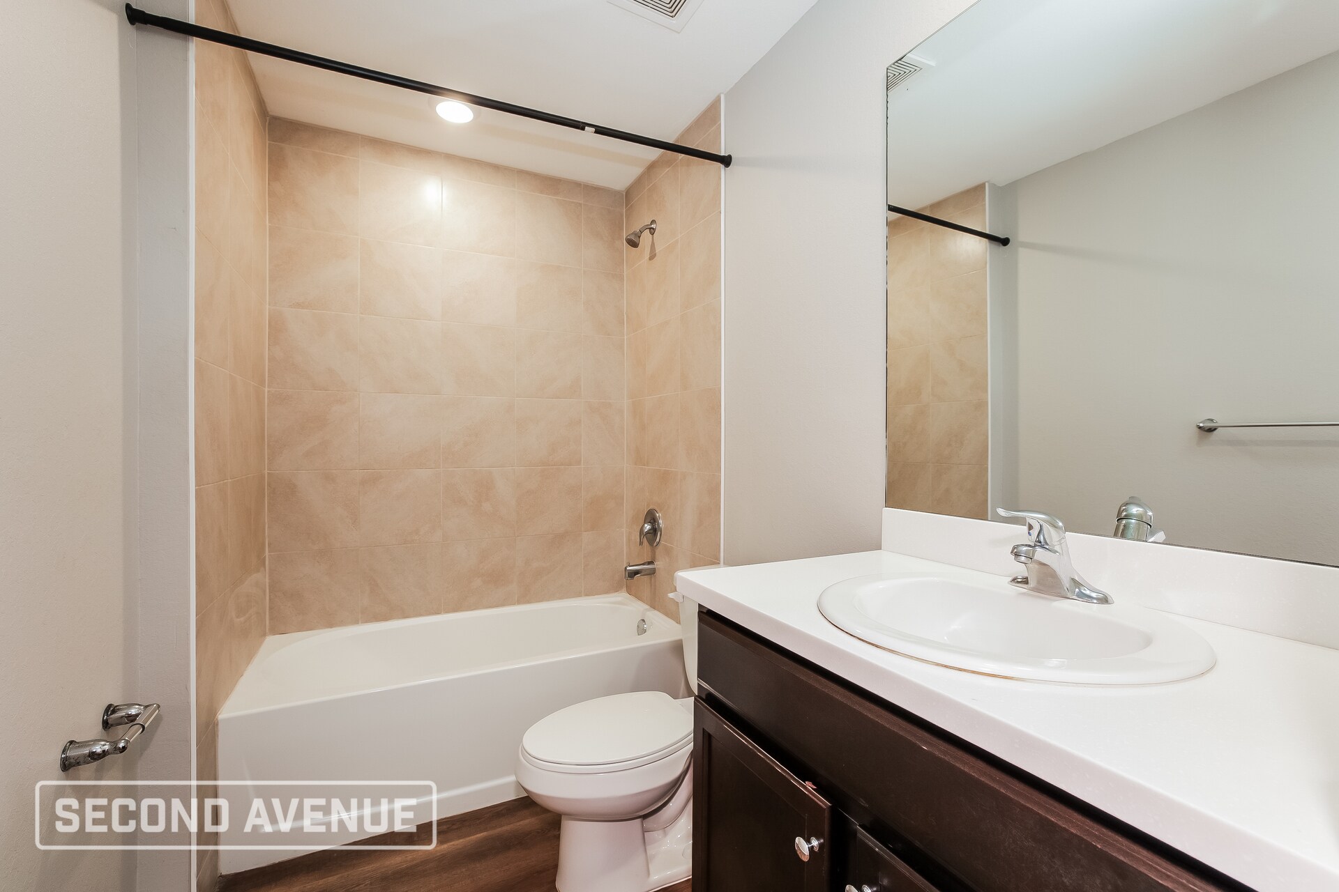 Building Photo - 230 Malden Ave S