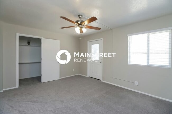 Building Photo - 4 Bedroom Pet-Friendly Home in Phoenix, AZ with Main Street Renewal