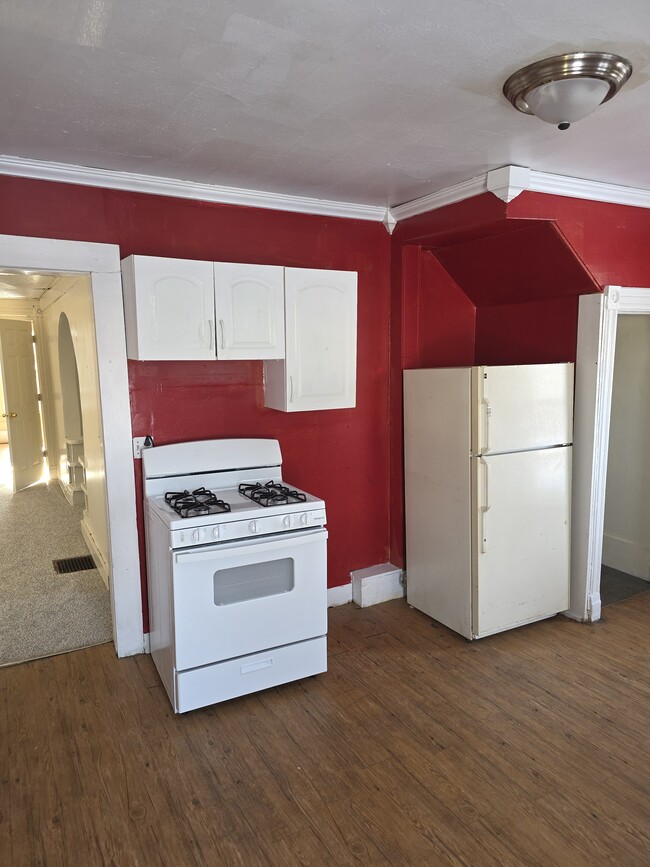 Building Photo - 934 W 11th St