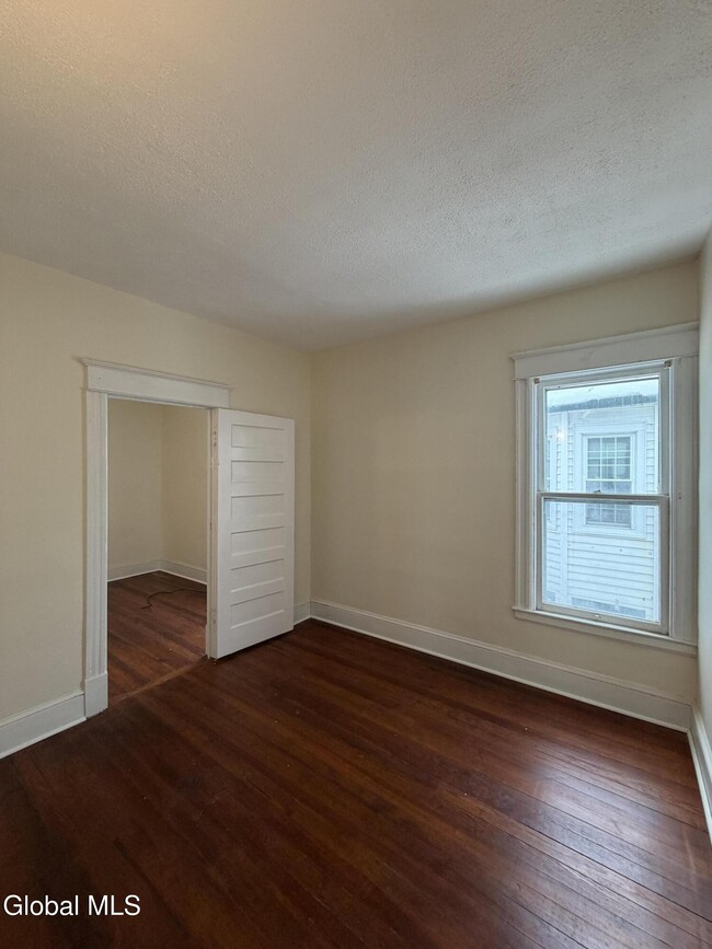 Building Photo - 1111 Parkwood Blvd