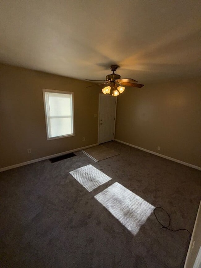 Building Photo - 2556 Sweetser Ave