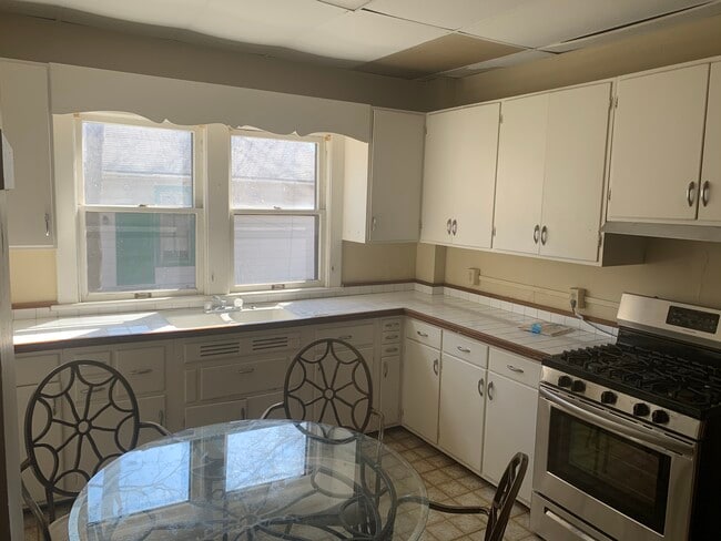 Building Photo - 205 N Busey Ave