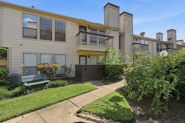 Building Photo - 2277 S Kirkwood Rd