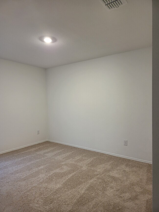 Guest Bedroom 2 - 6020 Sumlin Way