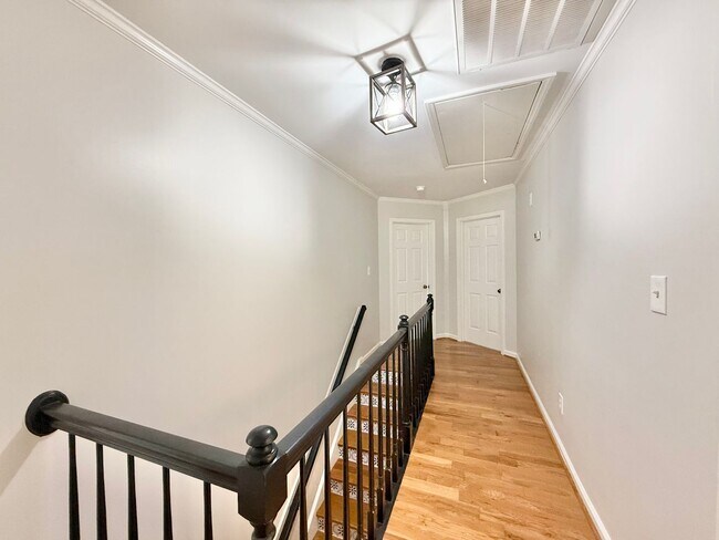 Building Photo - **OFFERING RENT PROMOTION FOR FIRST 6 MONT...