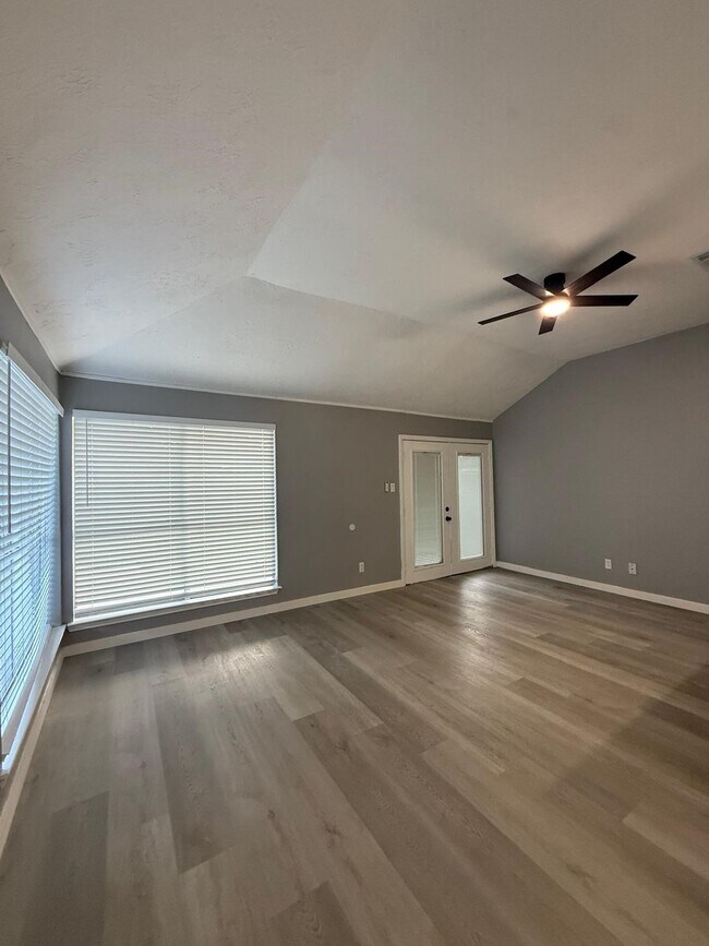 Building Photo - 1019 Western Springs Dr