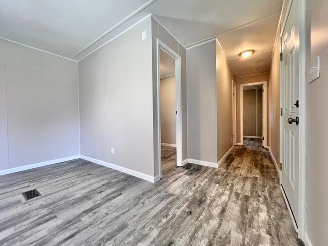 Building Photo - 3 BR 2 BA Near Surf City