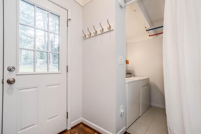 Building Photo - 1134 Baker Ln