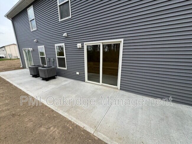 Building Photo - 205 Bruns Dr