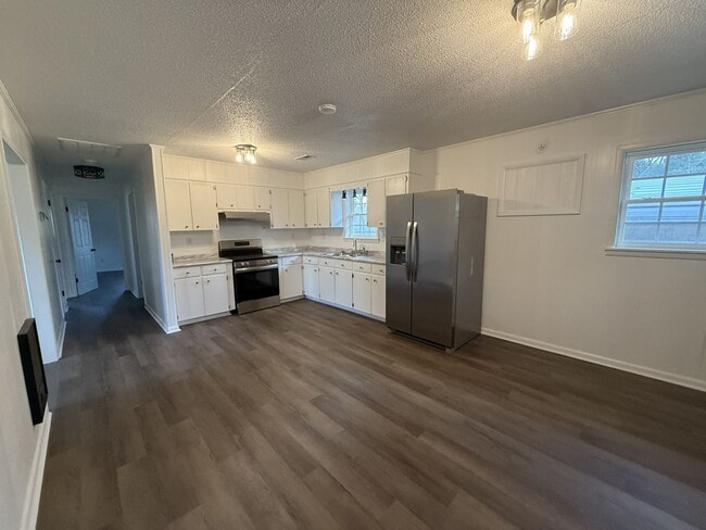 Building Photo - 112 Edna St