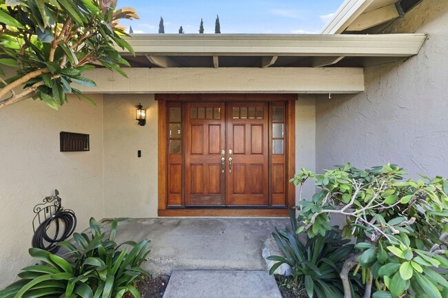 Building Photo - Beautifully Updated 3BR/2BA Home with Private Garden Oasis