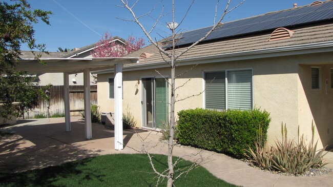 Building Photo - Home in Northwest Bakersfield with Solar