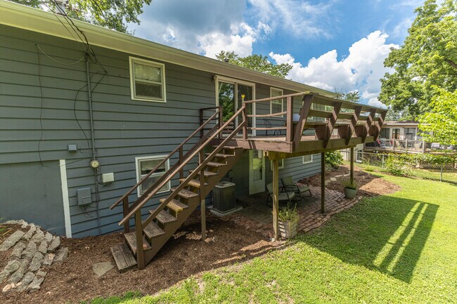 Building Photo - 3312 Lynnwood Dr